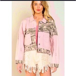 🆕🩷POL: Light Pink Camo Jean Crop Jacket SMALL